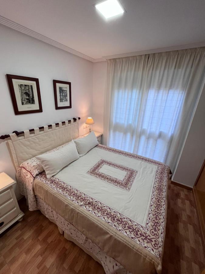 Gatu Villa Elvira Junto Al Hospital Y Playa 2 Dormit Y 2 Banos, Preferente Mayores De 25 Anos Y Familias 加的斯 外观 照片